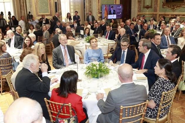The King attends the XV edition of the Gumersindo de Azcárate Award King Felipe VI 2i and the Minister of the Presidency, Justice and Relations with the Courts, Félix Bolanos 3d , during the XV edition of the Gumersindo de Azcárate Award, at the Real Casino de Madrid, on June 13, 2025, in Madrid Spain This award recognizes individuals or entities that promote the social and democratic rule of law and institutional development and with them peace, coexistence and economic and social progress In this edition it is awarded to the president of the Supreme Court and the General Council of the Judiciary, granted by the Association of Registrars of Spain and the Autonomous Dean of Registrars of Madrid 13 JUNE 2025 PREMIO REY GALARDÓN RECONECCION  Copyright: xCasaxdexS.M.xelxReyx 6797454