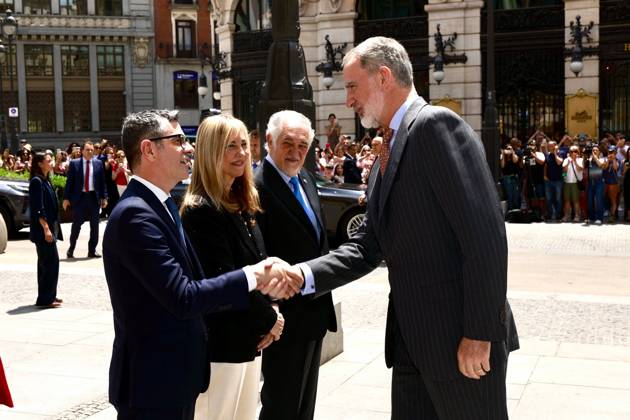The King attends the XV edition of the Gumersindo de Azcárate Award I D The Minister of the Presidency, Justice and Relations with the Courts, Félix Bolanos, the President of the Supreme Court and of the General Council of the Judiciary CGPJ , Isabel Perelló, the President of the Constitutional Court, Cándido Conde Pumpido, and King Felipe VI during the XV edition of the Gumersindo de Azcárate Award, at the Real Casino de Madrid, on June 13, 2025, in Madrid Spain This award recognizes individuals or entities that promote the social and democratic rule of law and institutional development and with them peace, coexistence and economic and social progress In this edition is awarded to the president of the Supreme Court and the General Council Copyright: xCasaxdexS.M.xelxReyx 6797456