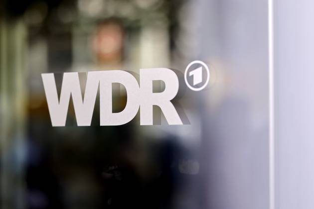 Das Logo des WDR mit ARD-Zeichen zu sehen auf einer Türe beim Deutschen Kamerapreis 2025 im WDR Funkhaus. (Themenbild, Symbolbild) Köln, 13.06.2025 NRW Deutschland Copyright: xChristophxHardtx