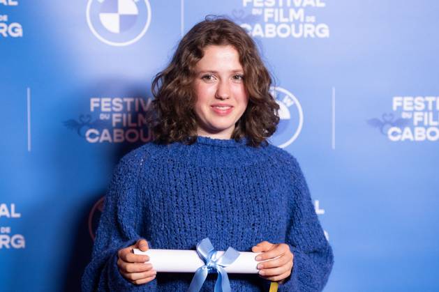 Cabourg Winners Photocall Juliette Gasquet awarded with the Premier Rendez Vous 2025 award during the Winners Photocall as part of the 39th Cabourg Film Festival in Cabourg, France on June 13, 2025. Photo by Aurore Marechal ABACAPRESS.COM Cabourg France  Copyright: xMarechalxAurore ABACAx