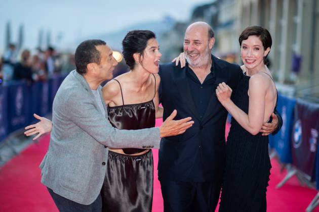 Cabourg Award Ceremony Red Carpet Zinedine Soualem, Suzanne Lindon, Cedric Klapisch and Sara Giraudeau attending the awards ceremony red carpet as part of the 39th Cabourg Film Festival in Cabourg, France on June 13, 2025. Photo by Aurore Marechal ABACAPRESS.COM Cabourg France  Copyright: xMarechalxAurore ABACAx