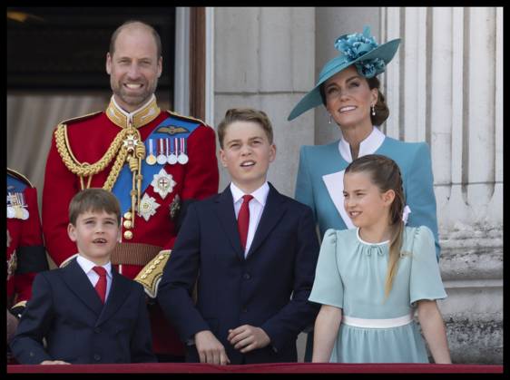 Bilder des Jahres 2025, Entertainment 06 Juni Entertainment Themen der Woche KW24 Entertainment Bilder des Tages . 14 06 2025. London, United Kingdom. Prince William, Kate Middleton, Prince George, Princess Charlotte and Prince Louis on the balcony of Buckingham Palace in London to watch a flypast at the end of Trooping the Colour .  xStephenxLockx xi-Imagesx IIM-26017-0055