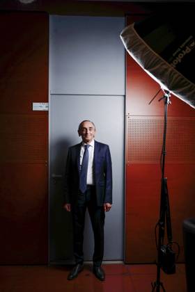 Eric Zemmour On Dimanche En Politique - Paris President of the Reconquete party Eric Zemmour poses for pictures ahead of an interview for Dimanche En Politique on France 3 channel in Paris, France on June 15, 2025. Photo by Stephane Le Tellec ABACAPRESS.COM Paris France  Copyright: xLexTellecxStephane ABACAx