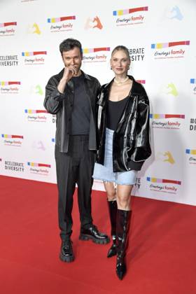 Daniel Grunenberg und Carolin Niemczyk (Band Glasperlenspiel) beim Ernsting™s family Mode Empfang unter dem inspirierenden Motto CELEBRATE DIVERSITY im Riverside Hotel in Hamburg am 17.06.2025