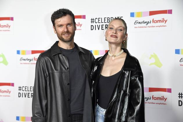Daniel Grunenberg und Carolin Niemczyk (Band Glasperlenspiel) beim Ernsting™s family Mode Empfang unter dem inspirierenden Motto CELEBRATE DIVERSITY im Riverside Hotel in Hamburg am 17.06.2025