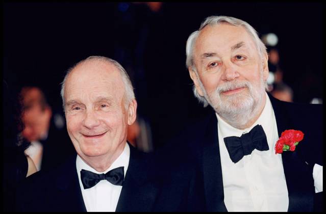 Festival de Cannes MICHEL BOUQUET ET PHILIPPE NOIRET A LA MONTEE DES MARCHES LES COTELETTES AU 56EME FESTIVAL DE CANNES PLAN SERRE Cannes France Copyright: xBORDE-JACOVIDESx xBESTIMAGExBORDE-JACOVIDESx xBESTIMAGEx