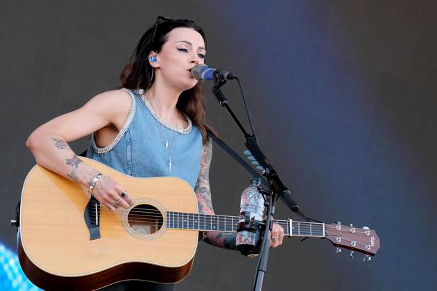 June 20, 2025, Newport, United Kingdom: Scottish singer songwriter Amy Elizabeth Macdonald, performing live on stage at the Isle of Wight Festival. Newport United Kingdom - ZUMAs197 20250620_aaa_s197_122 Copyright: xDawnxFletcher-Parkx