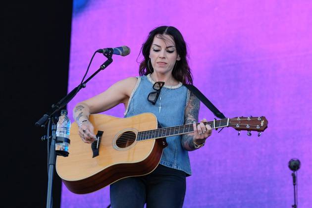 June 20, 2025, Newport, United Kingdom: Scottish singer songwriter Amy Elizabeth Macdonald, performing live on stage at the Isle of Wight Festival. Newport United Kingdom - ZUMAs197 20250620_aaa_s197_125 Copyright: xDawnxFletcher-Parkx