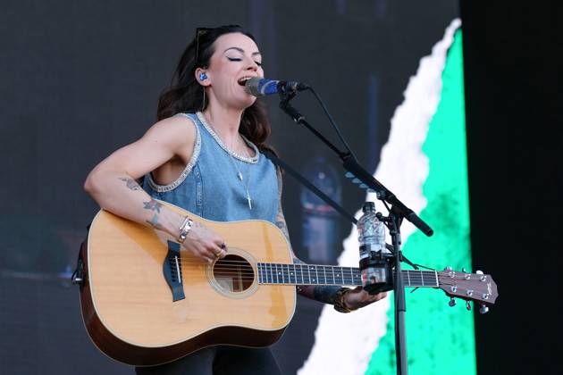 June 20, 2025, Newport, United Kingdom: Scottish singer songwriter Amy Elizabeth Macdonald, performing live on stage at the Isle of Wight Festival. Newport United Kingdom - ZUMAs197 20250620_aaa_s197_129 Copyright: xDawnxFletcher-Parkx