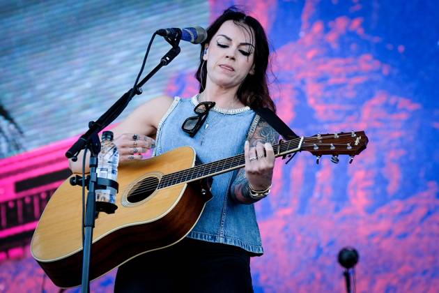 June 20, 2025, Newport, United Kingdom: Scottish singer songwriter Amy Elizabeth Macdonald, performing live on stage at the Isle of Wight Festival. Newport United Kingdom - ZUMAs197 20250620_aaa_s197_135 Copyright: xDawnxFletcher-Parkx