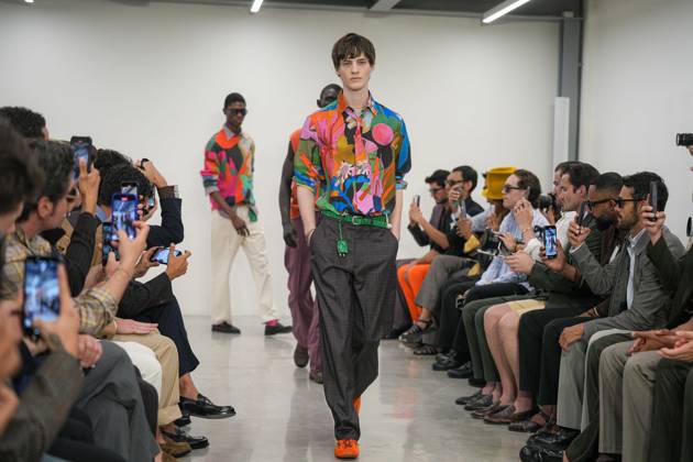 Bilder des Jahres 2025, Entertainment 06 Juni Entertainment Themen der Woche KW25 Entertainment Bilder des Tages Milan, Milan Men s Fashion Week: Spring Summer 2026 - Men s Fashion, Spring Summer 2026 - Paul Smith fashion show - catwalk in the photo: Model  Copyright: xRiccardoxGIordanox xipa-agency.netx xRiccardoxGiordanox IPA_Agency_IPA59320688