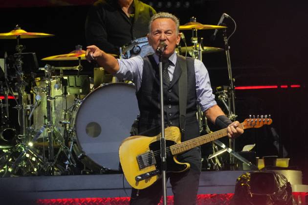 Bilder des Jahres 2025, Entertainment 06 Juni Entertainment Themen der Woche KW25 Entertainment Bilder des Tages Bruce Springsteen performs in San Sebastian The singer Bruce Springsteen performs during his concert at the Reale Arena, on June 21, 2025, in San Sebastian, Guipuzcoa, Basque Country Spain It is the first of only two dates of the artist in Spain in 2025 the second will be on Tuesday June 24, also at the Reale Arena, within the European tour Land of Hope and Dreams with the E Street Band Bruce Springsteen, nicknamed The Boss, is one of the most influential musicians and composers in the history of rock music. He is known for his work with the E Street Band, his backing band since 1972, and for being a pioneer of heartland rock, a style that combines classic rock with poetic and socially engaged lyrics that reflect the lives of working-class Copyright: xUnanuex 6815310