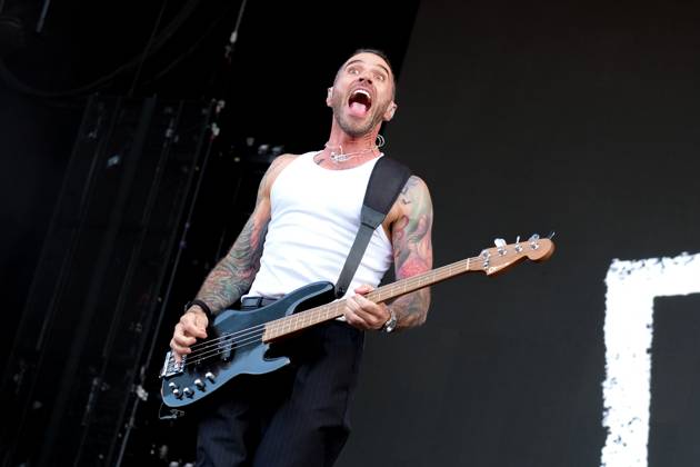 Bilder des Jahres 2025, Entertainment 06 Juni Entertainment Themen der Woche KW25 Entertainment Bilder des Tages June 21, 2025, Newport, United Kingdom: Matt Willis, co-founder, bassist and co-vocalist of the pop-punk britpop band Busted performs live on stage at the Isle of Wight Festival. The current line up consists of James Bourne, Matt Willis and Charlie Simpson. Newport United Kingdom - ZUMAs197 20250621_aaa_s197_272 Copyright: xDawnxFletcher-Parkx