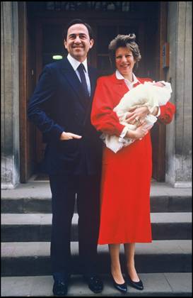 ARCHIVES - CONSTANTIN DE GRECE ET LA REINE ANNE MARIE DU DANEMARK, ET LE PRINCE PHILPPOS EN 1986 Grèce Copyright: xAGENCEx xBESTIMAGExAGENCEx xBESTIMAGEx