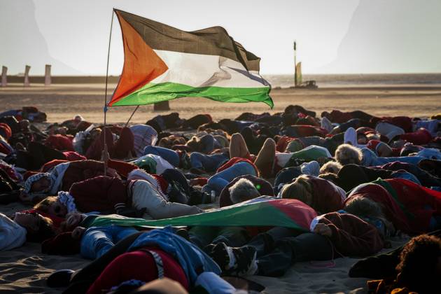 Bilder des Jahres 2025, News 06 Juni News Bilder des Tages DEN HAAG - Demonstrators are renaming the Zuiderstrand as Gaza Beach in protest during the NATO summit at The Hague s World Forum. The Netherlands, for the first time in NATO s history of existence, is hosting a NATO summit. ANP JEROEN JUMELET netherlands out - belgium out  Copyright: xx x530429606x originalFilename: 530429606.jpg