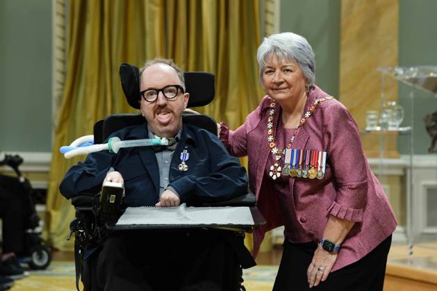 June 25, 2025, Ottawa, On, Canada: Hollis Peirce of Ottawa,, an advocate for equality and accessibility, receives a Meritorious Service Medal from Gov. Gen. Mary Simon during a ceremony at Rideau Hall in Ottawa, on Wednesday, June 25, 2025. Ottawa Canada - ZUMAc35_ 20250625_zaf_c35_062 Copyright: xJustinxTangx