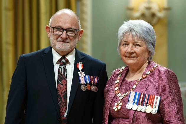 June 25, 2025, Ottawa, On, Canada: Michael Schmidt of Haines Junction, Yukon, a scientist who led a groundbreaking expedition of Mount Logan in 1992, is invested as a member of the Order of Canada by Gov. Gen. Mary Simon during a ceremony at Rideau Hall in Ottawa, on Wednesday, June 25, 2025. Ottawa Canada - ZUMAc35_ 20250625_zaf_c35_063 Copyright: xJustinxTangx