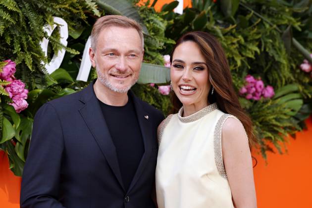 Entertainment Bilder des Tages Politiker Christian Lindner (FDP) und seine Gattin TV-Journalistin Franca Lehfeldt beim WoMen on Top Award Award 2025 im HATO Düsseldorf. Düsseldorf, 26.06.2025 NRW Deutschland Copyright: xChristophxHardtx