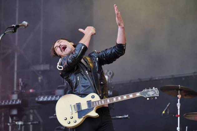 Bilder des Jahres 2025, Entertainment 06 Juni Adam Grahn von Royal Republic live auf dem Summerside Festival 2025 beim Flugplatz. Grenchen, 27.06.2025