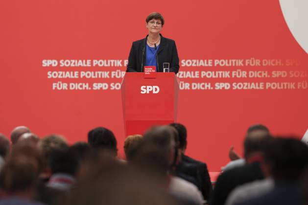 42. SPD Bundesparteitag 2025 Tag 2 Saskia Esken auf der Buehne bei ihrer Abschiedsrede als ehemalige Parteivorsitzende beim SPD Bundesparteitag im Berliner CityCube , Berlin , 28.06.2025 Berlin Berlin Deutschland