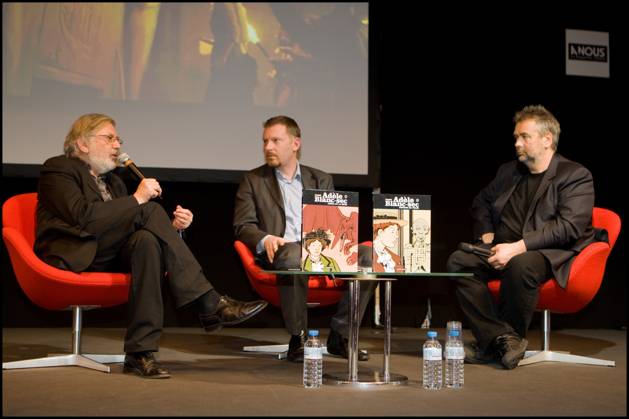 JACQUES TARDI ET LUC BESSON - SALON DU LIVRE 2010 A LA PORTE DE VERSAILLES - RENCONTRE AUTOUR DE L ADAPTATION DE ADELE DE BLANC SEC AU CINEMA Paris France Copyright: xLIONELxURMANxx xBESTIMAGExLIONELxURMANxx xBESTIMAGEx