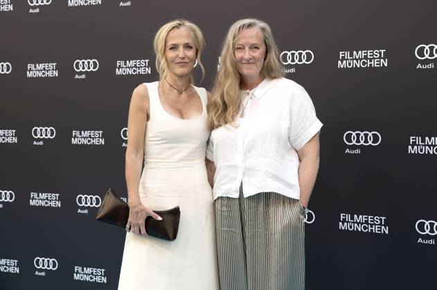 Gillian Anderson und Raynor Winn bei der Premiere des Kinofilms Der Salzpfad The Salt Path und des Verleihung des CineMerit Awards auf dem 42. Filmfest München 2025 im Deutschen Theater. München, 01.07.2025