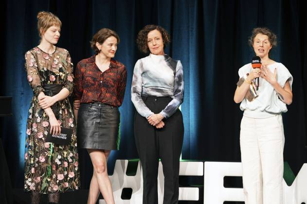 Emma Bading, Eva Trobisch, Maria Schrader und Alexe Poukine bei der Preisverleihung auf dem 42. Filmfest München 2025 im Amerikahaus. München, 05.07.2025