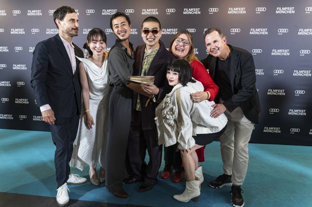 Clemens Schick , Soujiro Sanada mit Team und Anna Hints bei der Preisverleihung auf dem 42. Filmfest München 2025 im Amerikahaus. München, 05.07.2025