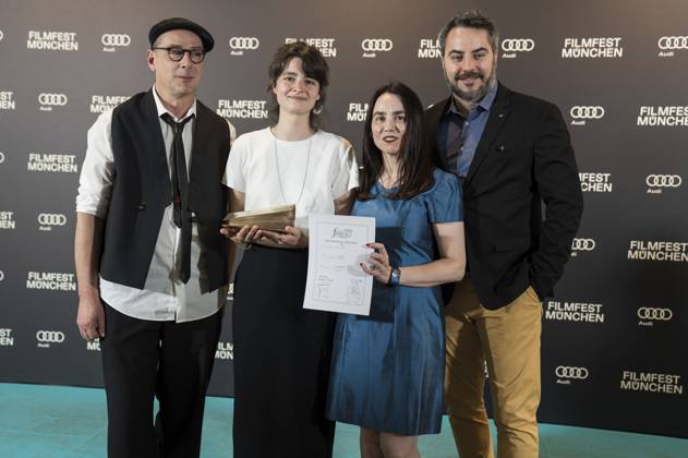 Joachim Kurz, Jacqueline Jansen, Rosana G. Alonso und Giulio Zoppello bei der Preisverleihung auf dem 42. Filmfest München 2025 im Amerikahaus. München, 05.07.2025