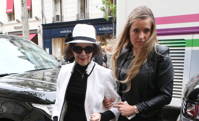 Mary-Jo Shannon (mère de Kris Jenner) - Le clan Kardashian se retrouve à la résidence hôtelière où Kim Kardashian et Kanye West résident. Paris 20 mai 2014 The Kardashian family gathers at Kim and Kanye residency in Paris on 20 05 2014 Paris France Copyright: xGENGISx xBESTIMAGExGENGISx xBESTIMAGEx
