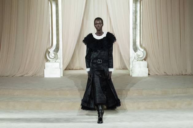 Bilder des Jahres 2025, Entertainment 07 Juli Entertainment Themen der Woche KW28 PFW Chanel Runway AM A model walks the runway during the Chanel Haute Couture Fall Winter 2025 2026 show as part of Paris Fashion Week in Paris, France on July 08, 2025. Photo by Aurore Marechal ABACAPRESS.COM Paris France  Copyright: xMarechalxAurore ABACAx
