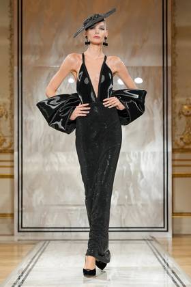 Bilder des Jahres 2025, Entertainment 07 Juli Entertainment Themen der Woche KW28 (250709) -- PARIS, July 9, 2025 -- A model presents a creation from the haute couture Fall-Winter 2025 2026 collections by Giorgio Armani Prive during the Paris Haute Couture Week, in Paris, France, on July 8, 2025. ( Handout via Xinhua) FRANCE-PARIS-HAUTE COUTURE WEEK-GIORGIO ARMANI PRIVE MeetEurope