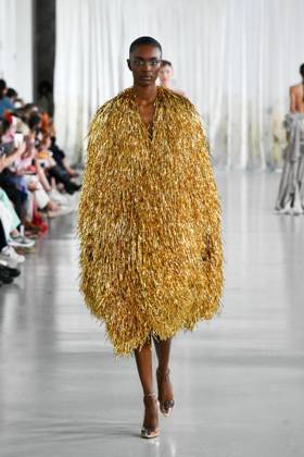 Bilder des Jahres 2025, Entertainment 07 Juli Entertainment Themen der Woche KW28 PFW - Anatomy Of Identity By Lever Runway A model walks the runway during the Anatomy Of Identity By Lever Couture Haute Couture Fall Winter 2025 2026 show as part of Paris Fashion Week at Palais de Tokyo on July 09, 2025 in Paris, France. Photo by Shootpix ABACAPRESS.COM Paris France  Copyright: xShootpix ABACAx