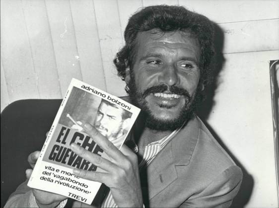 1960-1969 Schauspieler Schauspielerin 6. Juni 1968 - Der spanische Schauspieler Francisco Rabal spielt die Rolle des Revolutionärs Che Guevara im Film Der Vagabund der Revolution . Der Film unter der Regie von Paolo Heusch wird für die Außenaufnahmen auf Sardinien gedreht. Weitere Schauspieler sind John Ireland, Sussane Martinkova und andere. Das Foto zeigt Francisco Rabal als El Che Guevara . Copyright: xUnitedxArchivesx xkpaxKeystonex 19680606_baf_k09_226