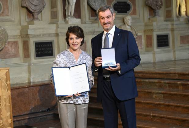 Janina Hartwig, Markus Söder Bayerischer Verdienstorden im Antiquarium der Residenz in München am 9. Juli 2025