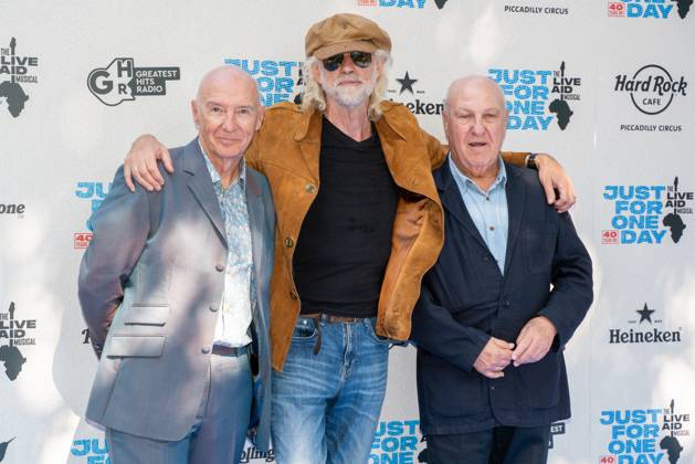 Bilder des Jahres 2025, Entertainment 07 Juli Entertainment Themen der Woche KW28 Arrivals for Just for One Day The Live Aid Musical on the 40th Anniversary of Live Aid in London - 13 Jul 2025 L- R Midge Ure, Bob Geldof and Harvey Goldsmith seen arriving at Just for One Day : The Live Aid Musical. On the 40th anniversary of Live Aid, Just for One Day: The Live Aid Musical held a special gala performance at The Shaftesbury Theatre in London. London United Kingdom Copyright: xBonniexBritainx xSOPAxImagesx DUD09686