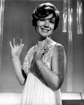 Vikki Carr VIKKI CARR ist eine amerikanische Sängerin und Humanistin. Sie ist in verschiedenen Musikrichtungen aufgetreten, darunter Jazz, Pop und Country, hatte aber ihren größten Erfolg auf Spanisch. London UK Copyright: xUnitedxArchivesx xkpaxKeystonex 19720209_rra_k09_412