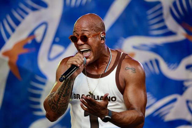 Bilder des Jahres 2025, Entertainment 07 Juli Caique vidal & batuque perform live at summer for the city brazil week in new york. (new) caique vidal & batuque perform live at summer for the city brazil week in new york. July 17, 2025, new york, usa: brazilian bahian-born caique vidal and his band batuque take the stage during summer for the city brazil week at lincoln center in new york with the presence of fans who danced to the electrifying beats of afro-brazilian samba reggae presented by caique. Credit: niyi fote thenews2 (Foto: Niyi Fote Thenews2 imago images) Caique vidal & batuque perform live at summer for the city brazil week in new york.  Copyright: xNiyixFotex