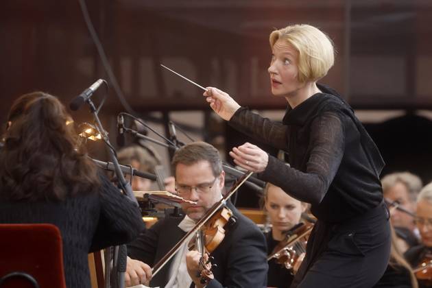 Bilder des Jahres 2025, Entertainment 07 Juli 17.07.2025, Classic open Air 2025, in Berlin, Gendarmenmarkt, Orchester des Konzerthaus Berlin, Dirigentin Joana Mallwitz, Berlin Deutschland, Germany