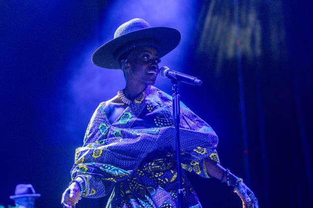 Bilder des Jahres 2025, Entertainment 07 Juli Morcheeba performs at Noches del Botánico The British band Morcheeba, during a concert at the festival Noches del Botánico, at the Real Jardín Botánico Alfonso XIII, on July 19, 2025, in Madrid Spain Morcheeba is a band that fuses styles such as trip hop, rock, folk, blues, pop and electronic sounds, blues, pop and electronic sounds Founded in the mid-1990s by brothers Paul DJ and Ross Godfrey multi-instrumentalist, along with the distinctive voice of singer Skye Edwards, became an international reference in the alternative music scene Spain. Copyright: xRicardoxRubiox 6865508