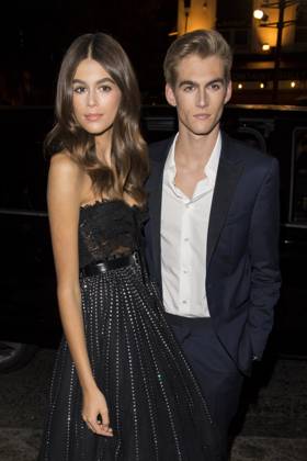 Kaia Gerber et son frère Presley Gerber - Arrivées à la soirée Her Time Omega à Paris le 29 septembre 2017. Pierre Perusseau Bestimage Her Time Omega arrivals as part of the Paris Fashion Week Womenswear Spring Summer 2018 on September 29, 2017 in Paris, France. Paris France Copyright: xPierrexPerusseaux xBestimagexPierrexPerusseaux xBestimagex