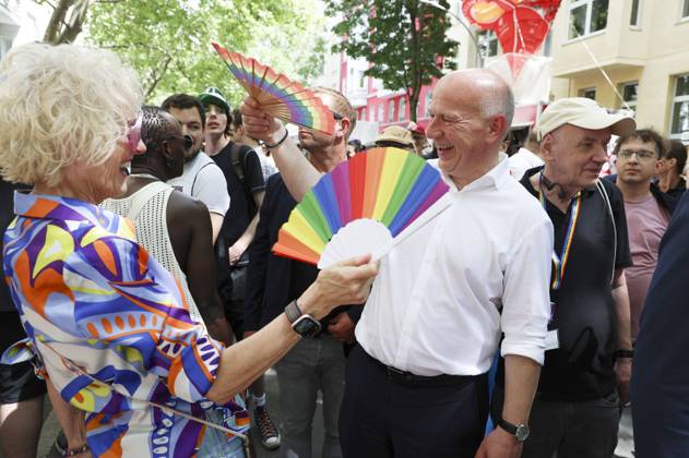 Bilder des Jahres 2025, News 07 Juli Kai Wegner beim 31. Lesbisch-schwulen Stadtfest am Nollendorfplatz. Berlin, 19.07.2025