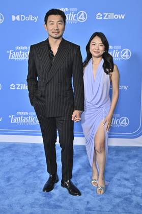 Simu Liu und Allison Hsu bei der Weltpremiere des Kinofilms The Fantastic Four: First Steps im Dorothy Chandler Pavilion. Los Angeles, 21.07.2025
