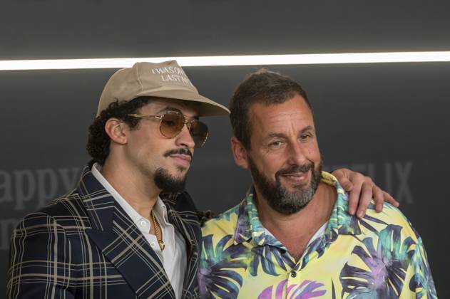 Netflix s Happy Gilmore 2 New York Premiere, New York, USA - 21 Jul 2025 (L-R) Bad Bunny and Adam Sandler attend Netflix s Happy Gilmore 2 New York Premiere at Jazz at Lincoln Center. New York United States Copyright: xRonxAdarx xSOPAxImagesx _radar_hg2_20250721_21021