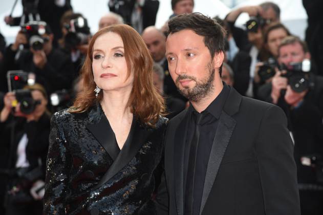 Isabelle Huppert et Anthony Vaccarello - Montée des marches du film « Le Grand Bain » lors du 71ème Festival International du Film de Cannes. Le 13 mai 2018 Giancarlo Gorassini Bestimage Red carpet for the movie « Sink Or Swim » during the 71th Cannes International Film festival. On may 13th 2018 Cannes France Copyright: xGiancarloxGorassini BestimagexGiancarloxGorassini Bestimagex