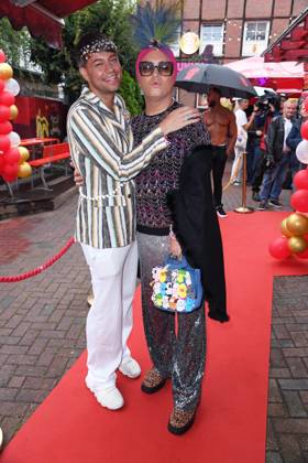 Julian F. M. Stöckel mit Freund Marcell Damaschke bei der Olivia Jones Kult Kieztouren Sommerparty, Grosse Freiheit 27 in Hamburg am 22.07.2025