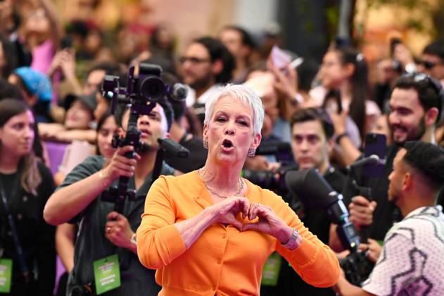 Bilder des Jahres 2025, Entertainment 07 Juli July 24, 2025, Mexico City, Ciudad de Mexico, Mexico: Actress Jamie Lee Curtis greets during the purple carpet for Freakier Friday movie at Cinepolis Toreo Parque Central. on July 24, 2025 in Mexico City, Mexico. Mexico City Mexico - ZUMAe321 20250724_zea_e321_159 Copyright: xCarlosxTischlerx