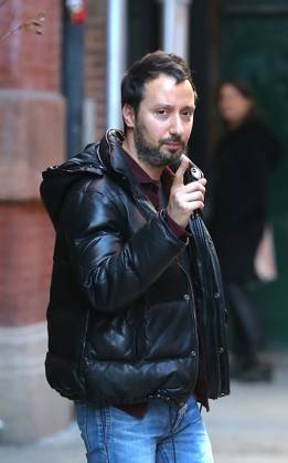 Le styliste Anthony Vaccarello quitte son hôtel à New York le 18 décembre 2018. Anthony Vaccarello is seen leaving his hotel in New York, on December 18th 2018. New York Etats-Unis Copyright: xAgencex xBestimagexUSAxAgencex xBestimagexUSAx
