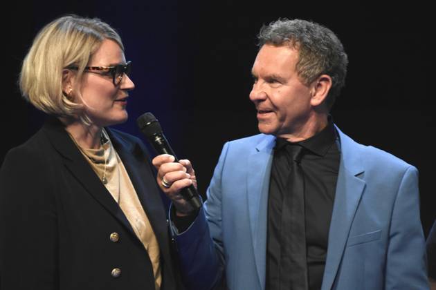 Eva Weber Oberbuergermeisterin Augsburg Roman Roell Moderator Muenchen 26.07.2025 Auditorium der BMW Welt,Bayerns Innenminister Joachim Herrmann verleiht den Bayerischen Engagiert-Preis 2025 fuer außergewoehnliche Leistungen von Ehrenamtlichen: Muenchen