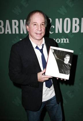 Paul Simon Signs copies of his book Paul Simon: Lyrics 1964-2008 at Barnes and Noble Union Square , New York City, United States Andres Otero WENN 2172432.jpg